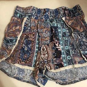 Tillys Flowy patterned shorts